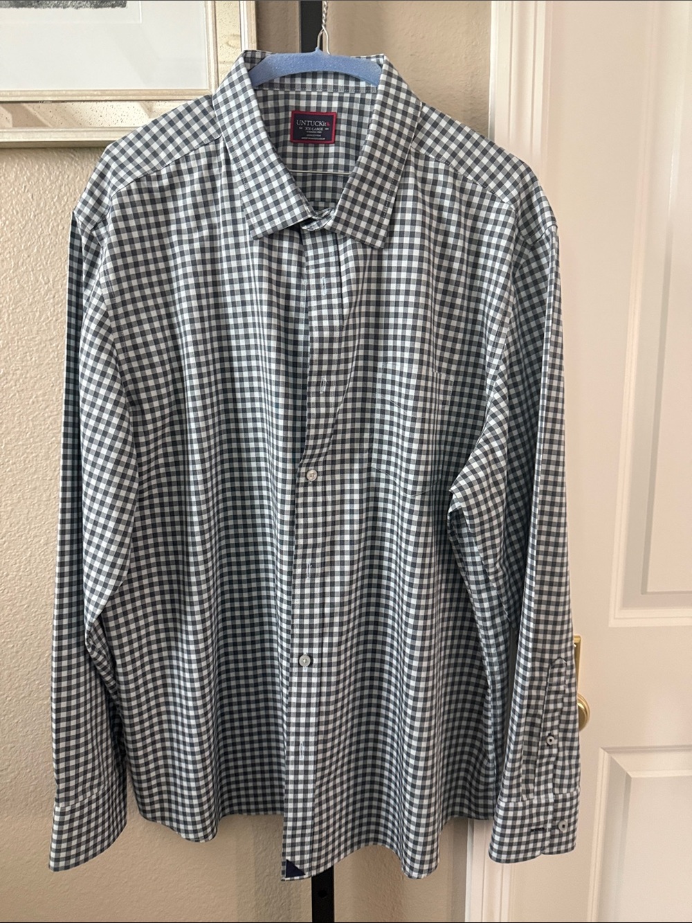 UNTUCKit Men's Gray and White Gingham Button-Down Shirt